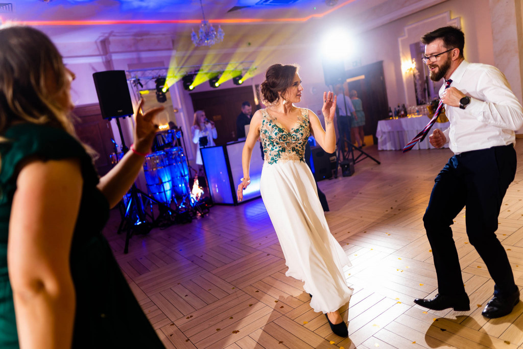 Tańcząca Panna Młoda podczas wesela