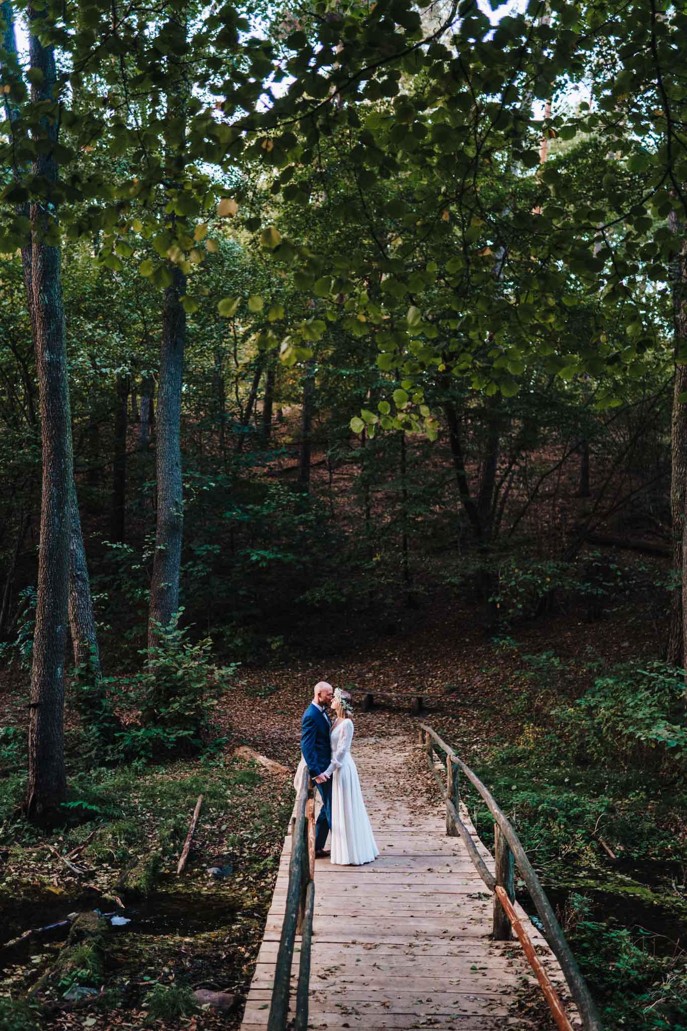 Sesja ślubna w lesie